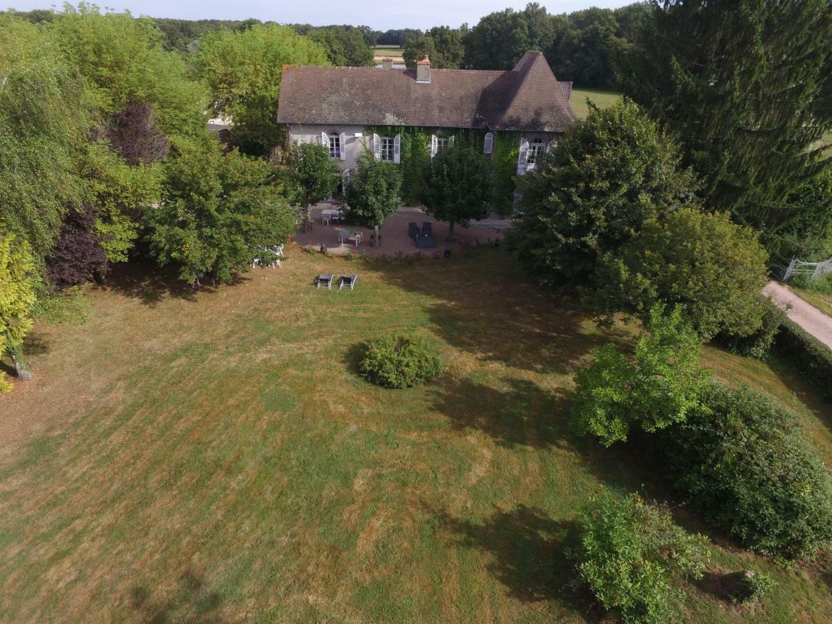 Le Domaine Du Mijarnier Bed & Breakfast Montbeugny Exterior photo